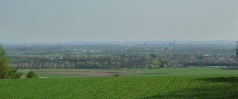 Blick auf Straubing in der Abfahrt vom Schiederhof